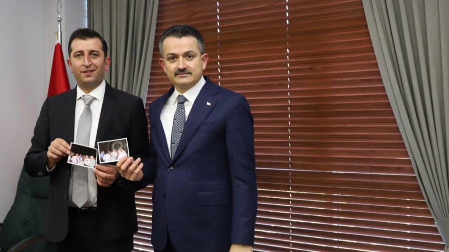 TARIM VE ORMAN BAKANIMIZ BEKİR PAKDEMİRLİ’YE ANLAMLI HEDİYE