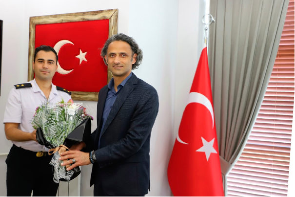 İLÇE JANDARMA KOMUTANLIĞINDAN KAYMAKAMIMIZ ADEM KAYA’YI  ZİYARET