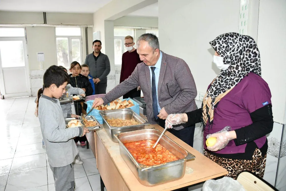 MAHMUTLAR İLKÖĞRETİM OKULUNDA  YEMEKHANE VE YEMEK DENETİMİ YAPILDI