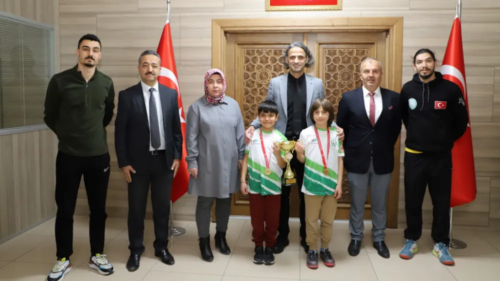 DERECEYE GİREN ÖĞRENCİLERDEN   KAYMAKAMLIĞI ZİYARETLER