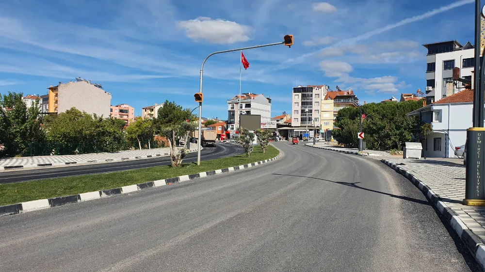 SICAK ASFALT ÇALIŞMALARI HIZLA SÜRÜYOR