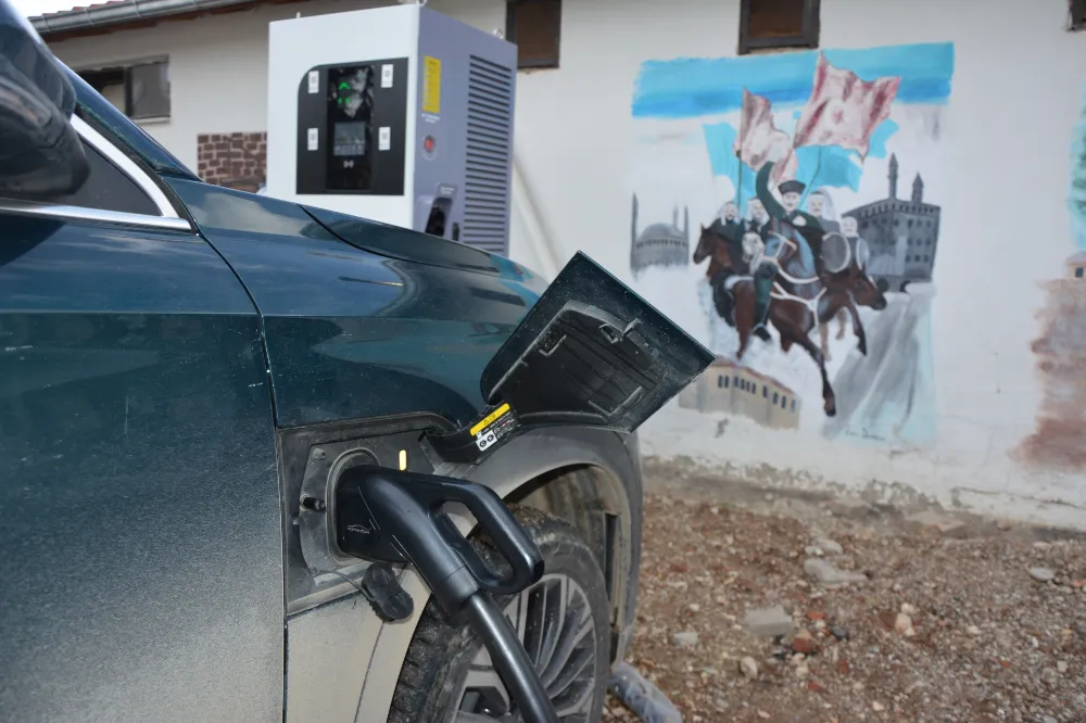 İLÇEMİZDE İLK ELEKTRİKLİ OTOMOBİL  ŞARJ İSTASYONU FAALİYETİNE BAŞLADI