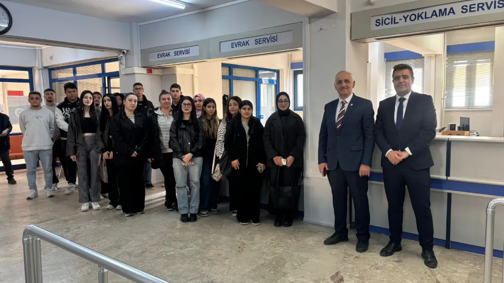 DEMİRCİ MESLEK YÜKSEKOKULU  ÖĞRENCİLERİ VERGİ DAİRESİNDE 