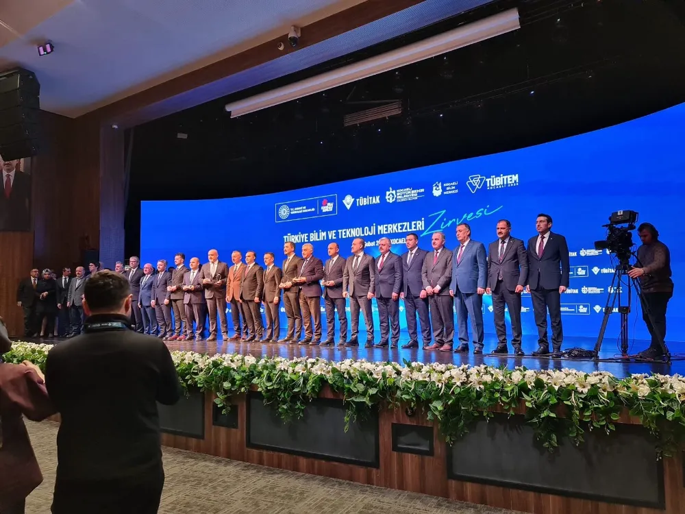 BAŞKAN ERKAN KARA, 4. BİLİM  MERKEZLERİ ZİRVESİNE KATILDI 