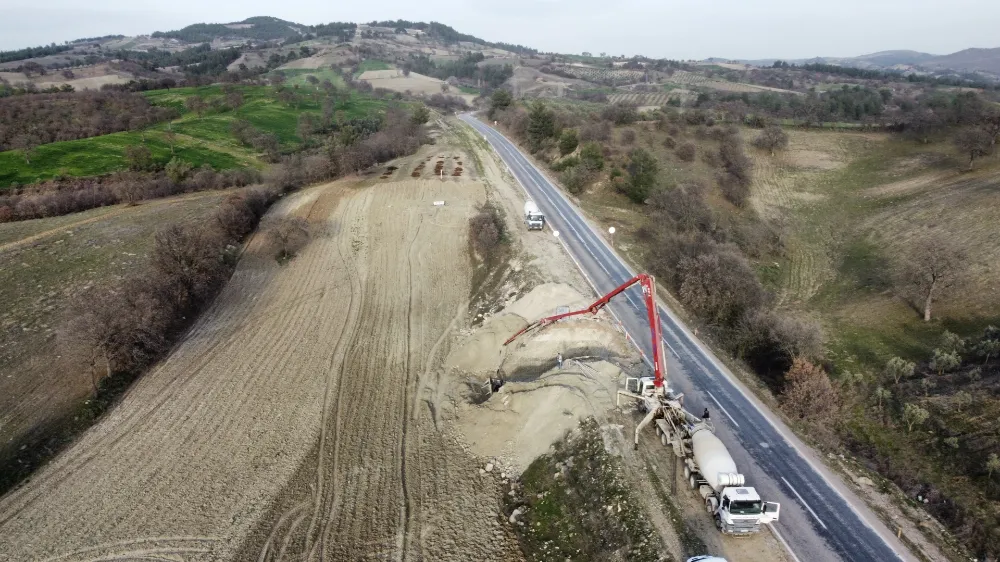 SALİHLİ YOLUNDA  ÇALIŞMALAR BAŞLADI