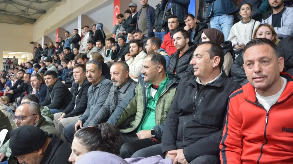 FUTSAL TURNUVASINDA ŞAMPİYON DEMİRCİ ORMAN