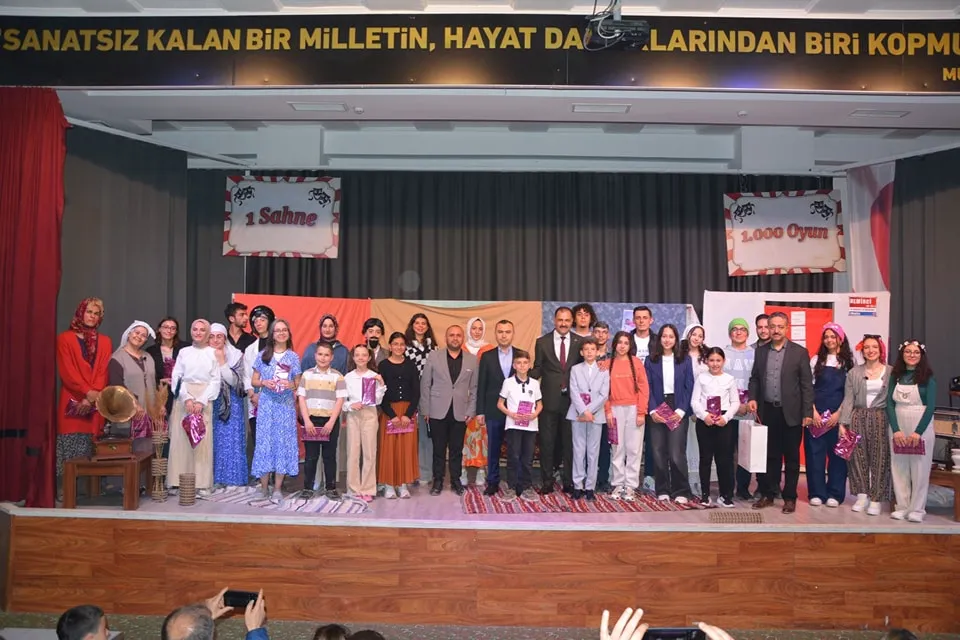 TİYATRO GÖSTERİSİ İLGİYLE İZLENDİ