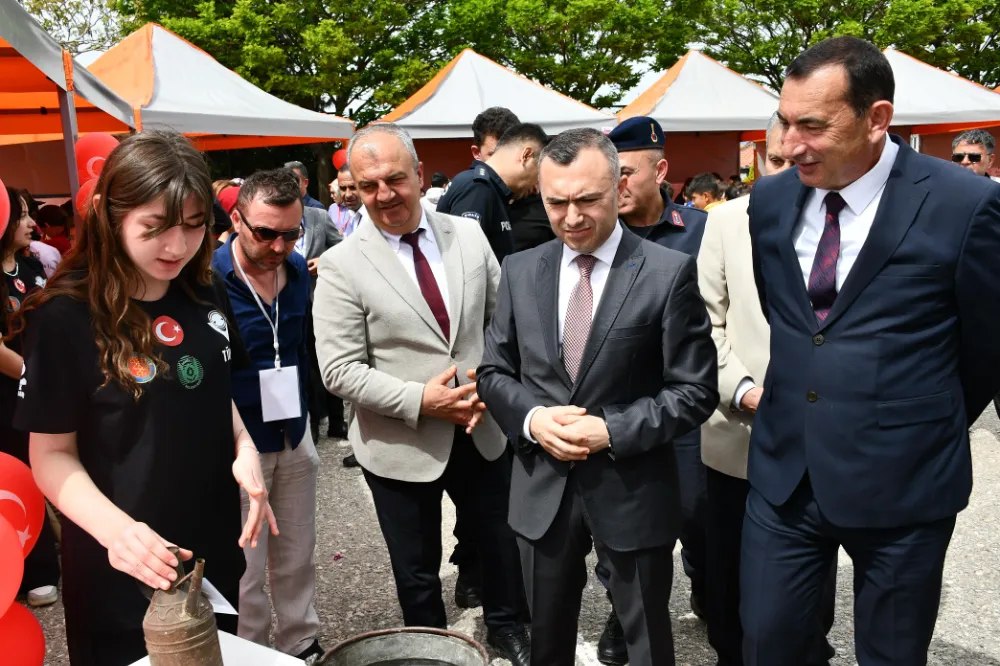 DEMİRCİ ANADOLU LİSESİ’NDE  TÜBİTAK 4006-A BİLİM FUARI 