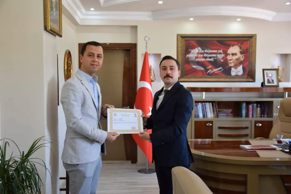 EĞİTİMCİ - YAZAR  ENES HANÇER’E BAŞARI BELGESİ