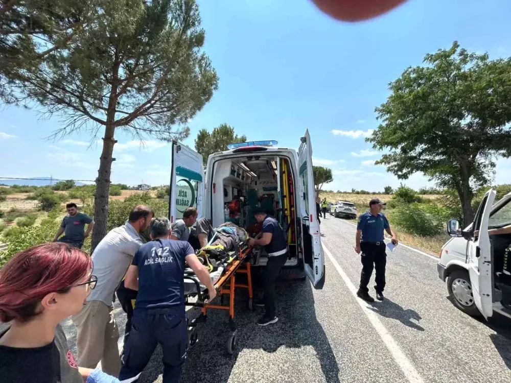 OTOMOBİLİN AĞACA ÇARPMASI SONUCU 1 KİŞİ ÖLDÜ, 4 KİŞİ YARALANDI