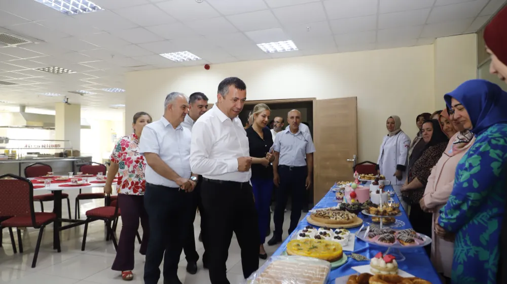 KAYMAKAMIMIZ FATİH BAYRAM,  PASTACILIK KURSU SERGİSİNE KATILDI