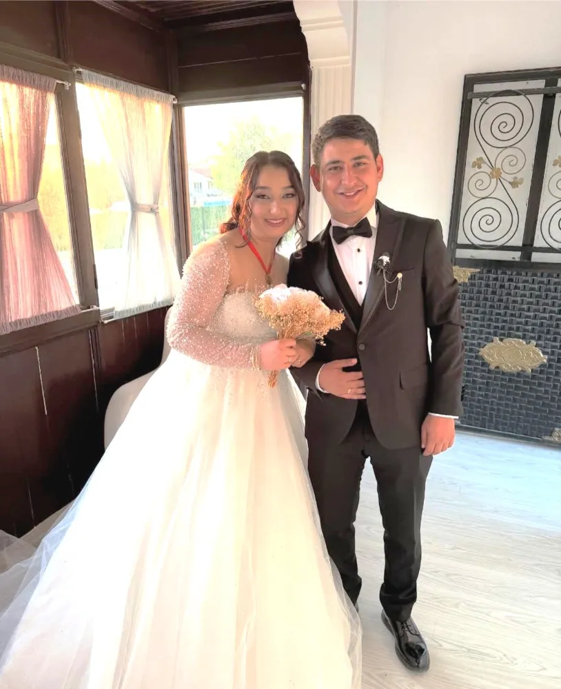 Tebrik Eder, Mutluluklar Dileriz
