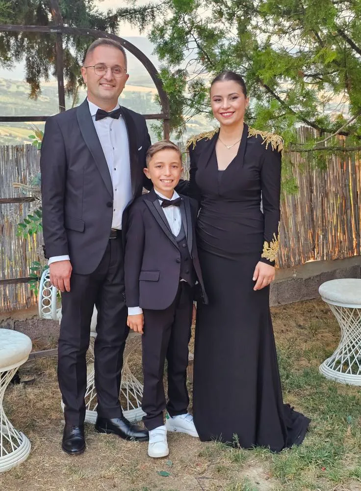 Tebrik Eder, Mutluluklar Dileriz