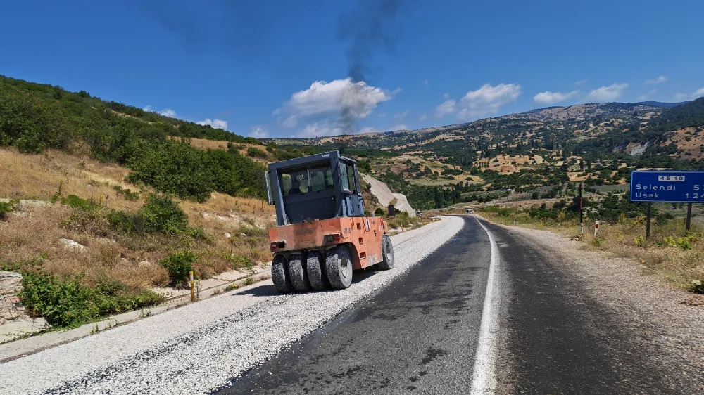 SİMAV VE SELENDİ KARAYOLUNDA ASFALT ÇALIŞMALARI YAPILDI 