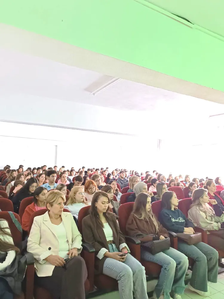 DEMİRCİ MESLEK YÜKSEKOKULU'NDA ÖĞRENCİLER İÇİN ORYANTASYON PROGRAMI DÜZENLENDİ