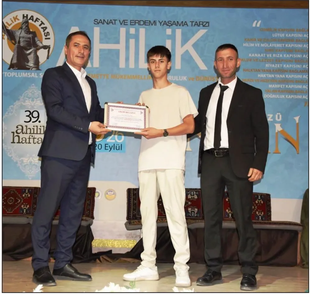 DEMİRCİ'MİZİN GURURU ÇIRAKLARIMIZA MANİSA'DA “ONUR ÖDÜLÜ” VERİLDİ