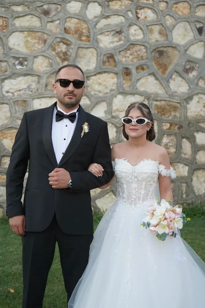 Tebrik Eder, Mutluluklar Dileriz