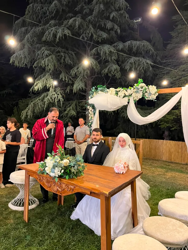 Tebrik Eder, Mutluluklar Dileriz