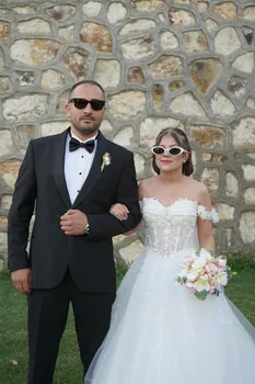 Tebrik Eder, Mutluluklar Dileriz