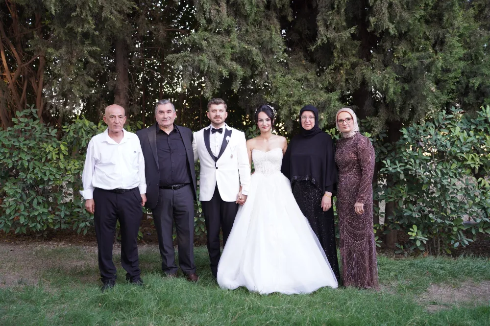 Tebrik Eder, Mutluluklar Dileriz
