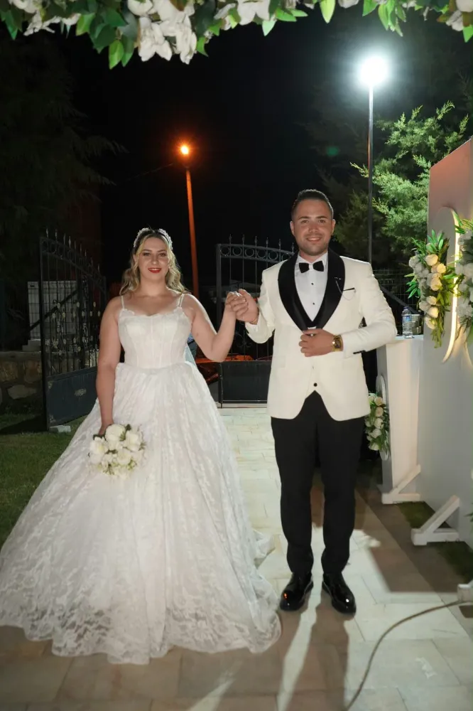 Tebrik Eder, Mutluluklar Dileriz