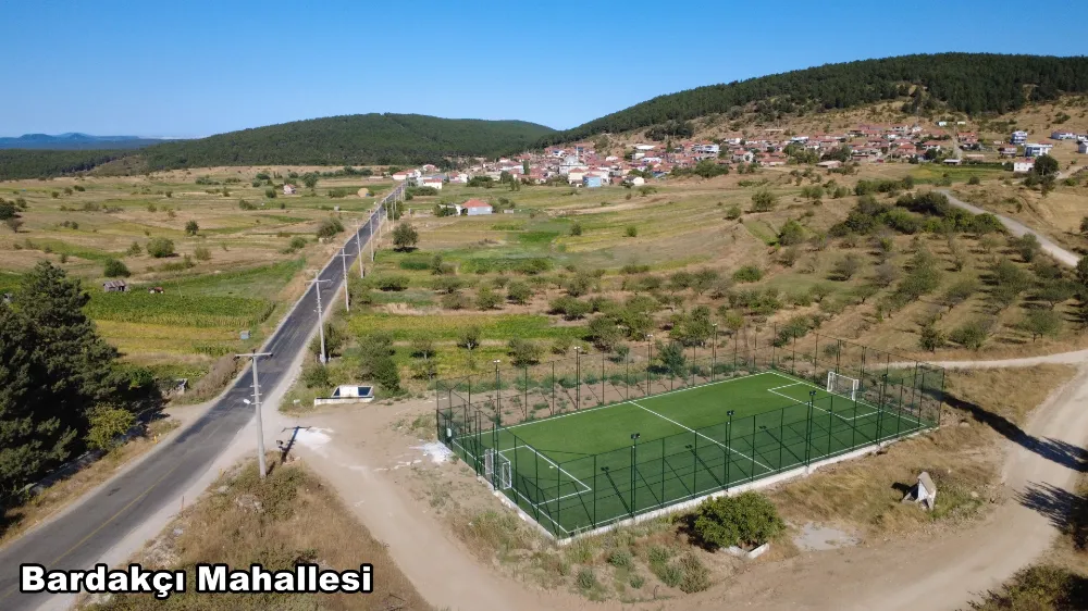 DEMİRCİ’DE 11 KIRSAL MAHALLEYE HALI SAHA