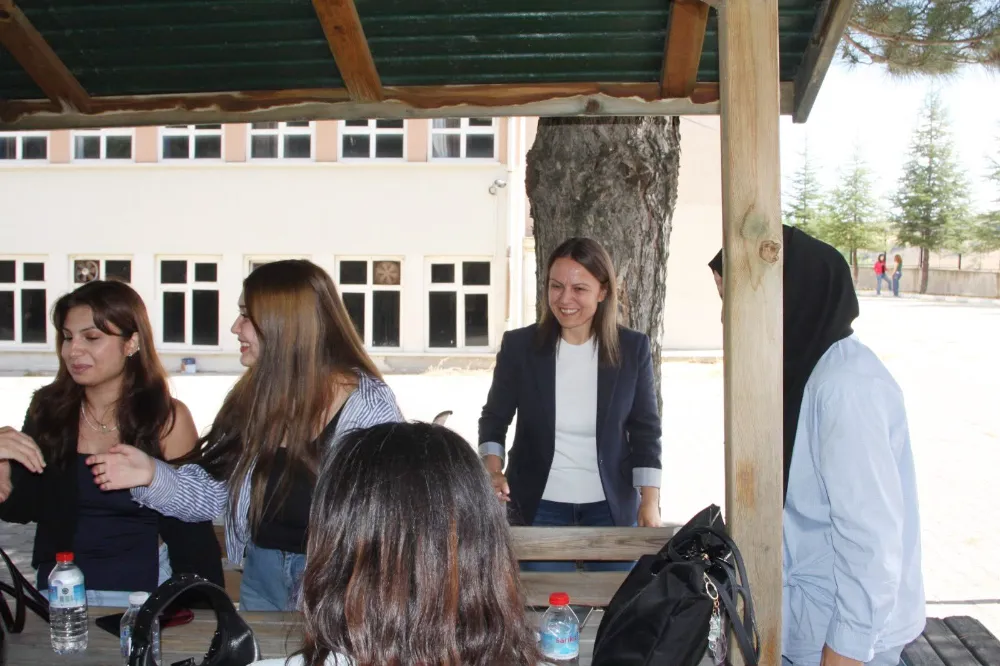 YENİ DÖNEMİN İLK GÜNLERİNDE ÖĞRENCİLERLE BULUŞMA